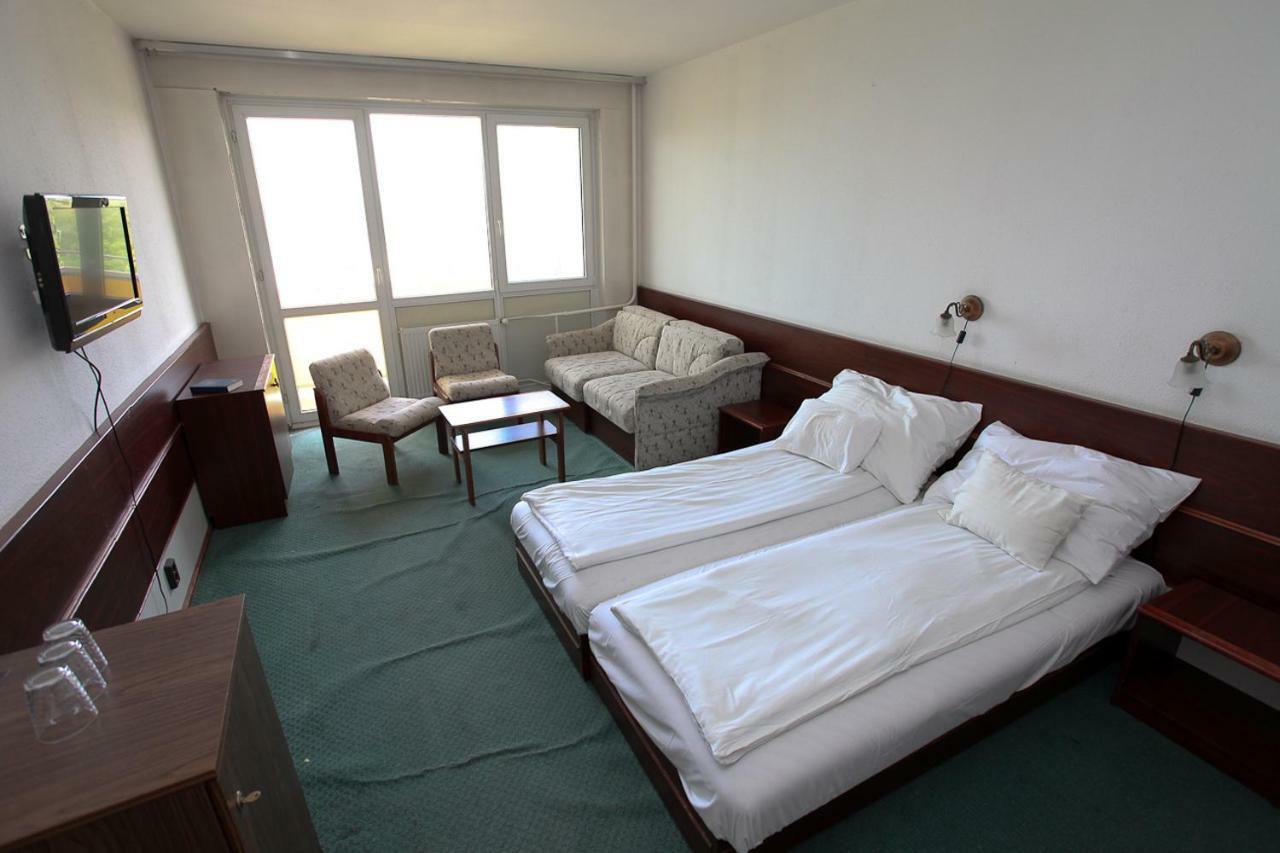 Aranypart Hotel Siófok Buitenkant foto