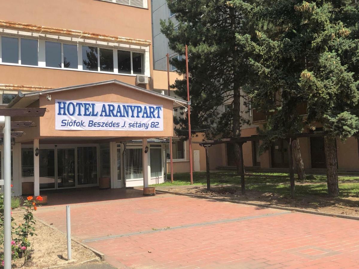 Aranypart Hotel Siófok Buitenkant foto