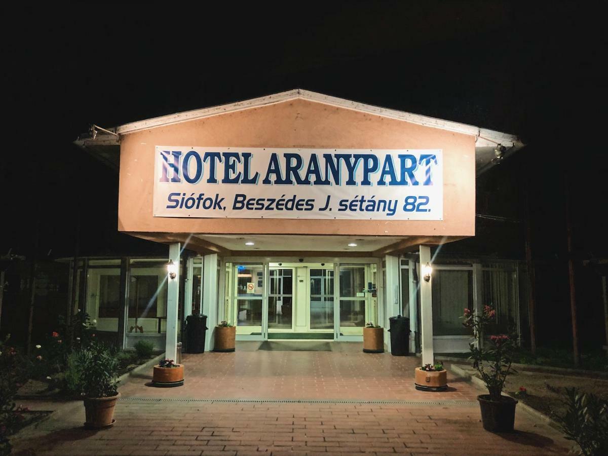 Aranypart Hotel Siófok Buitenkant foto