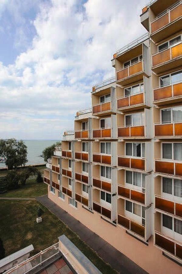Aranypart Hotel Siófok Buitenkant foto