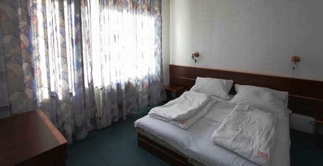 Aranypart Hotel Siófok Buitenkant foto