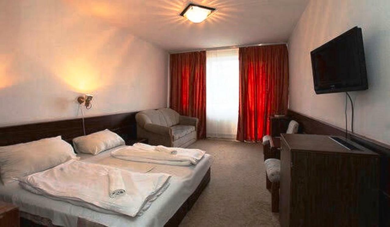 Aranypart Hotel Siófok Buitenkant foto